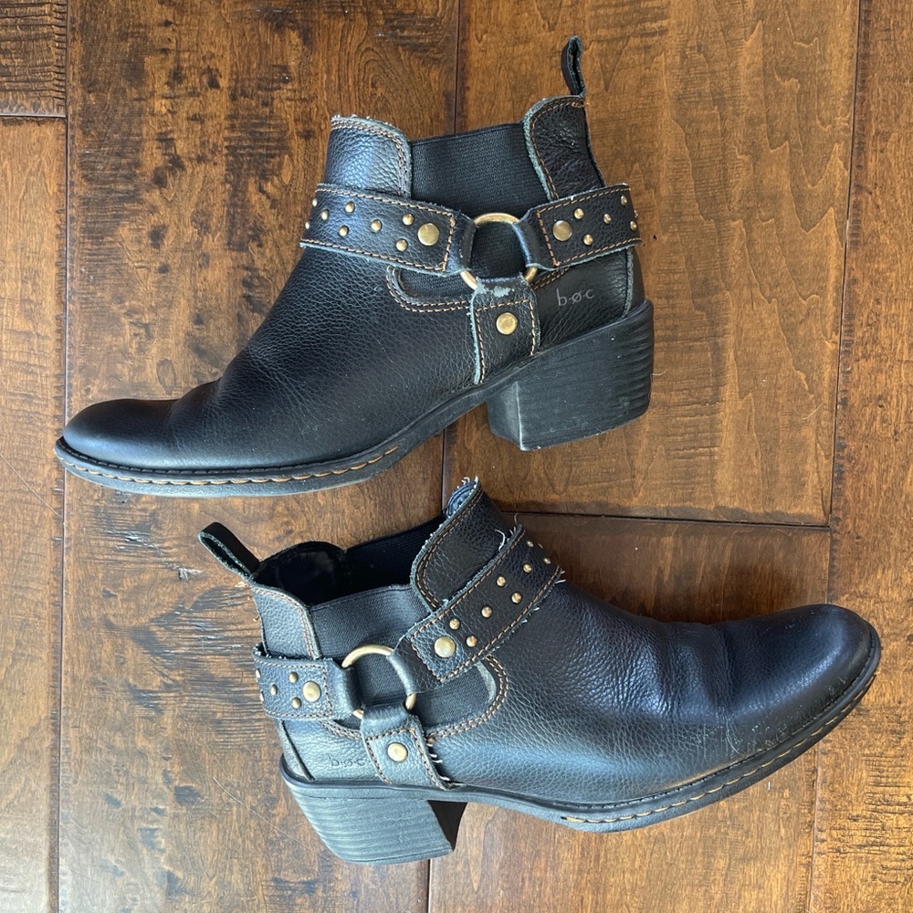 B.O.C. Soul slip on black leather motorcycle ankle boots with studs, US 7 - Picture 2 of 6
